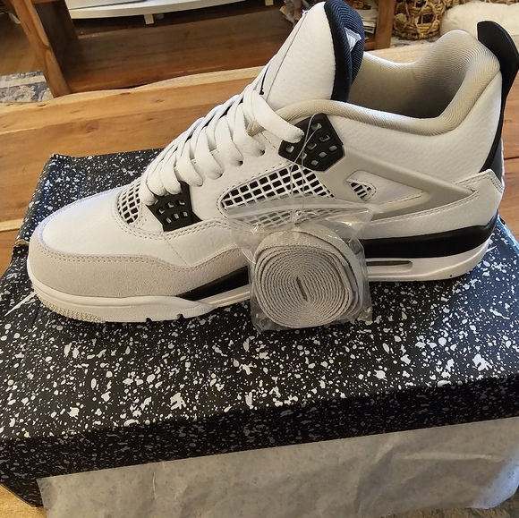 Air Jordan 4 Retro Military Black - Picture 5 of 6